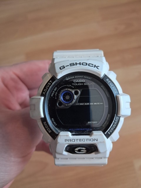 Casio G-Shock – starší model, nefunkční baterie