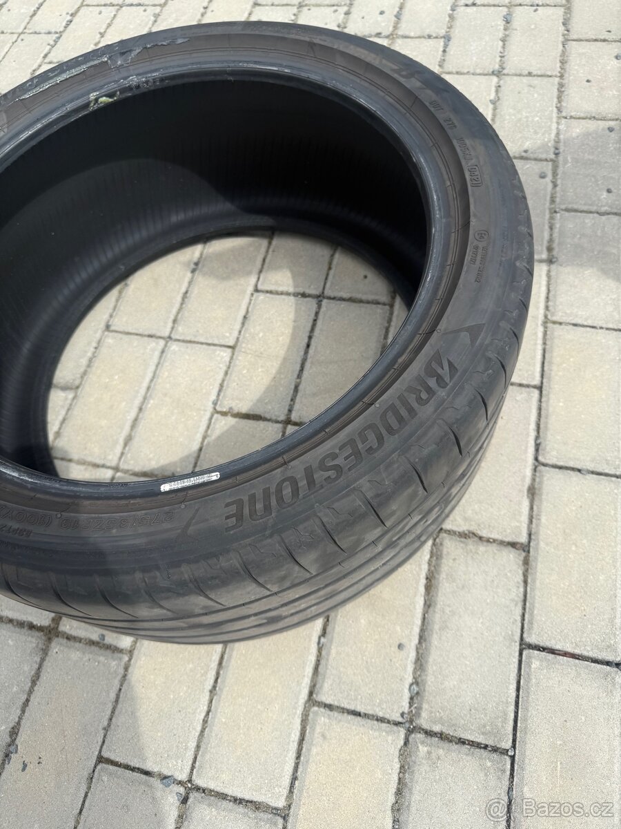 Bridgestone 275/35/r19