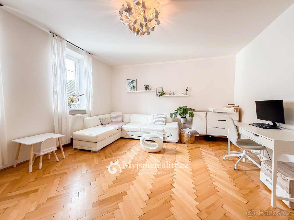 Pronájem cihlový byt s terasou 2+1, 60 m2 - ul. Loucká - Zno