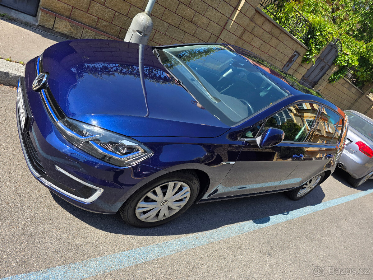 Volkswagen e-Golf, 100kW 136 PS,tepelko,2 sady kol