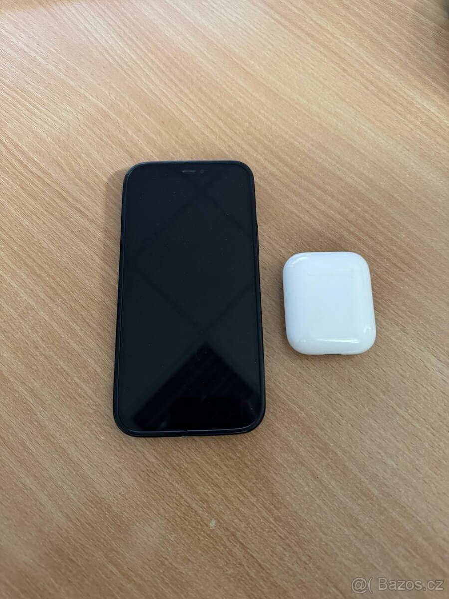 iPhone 12 (128 GB) + dárek AirPods (1 kus)