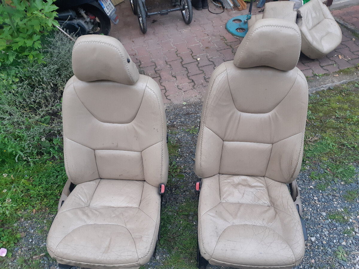 Sedačky XC70 II po faceliftu (kůže)