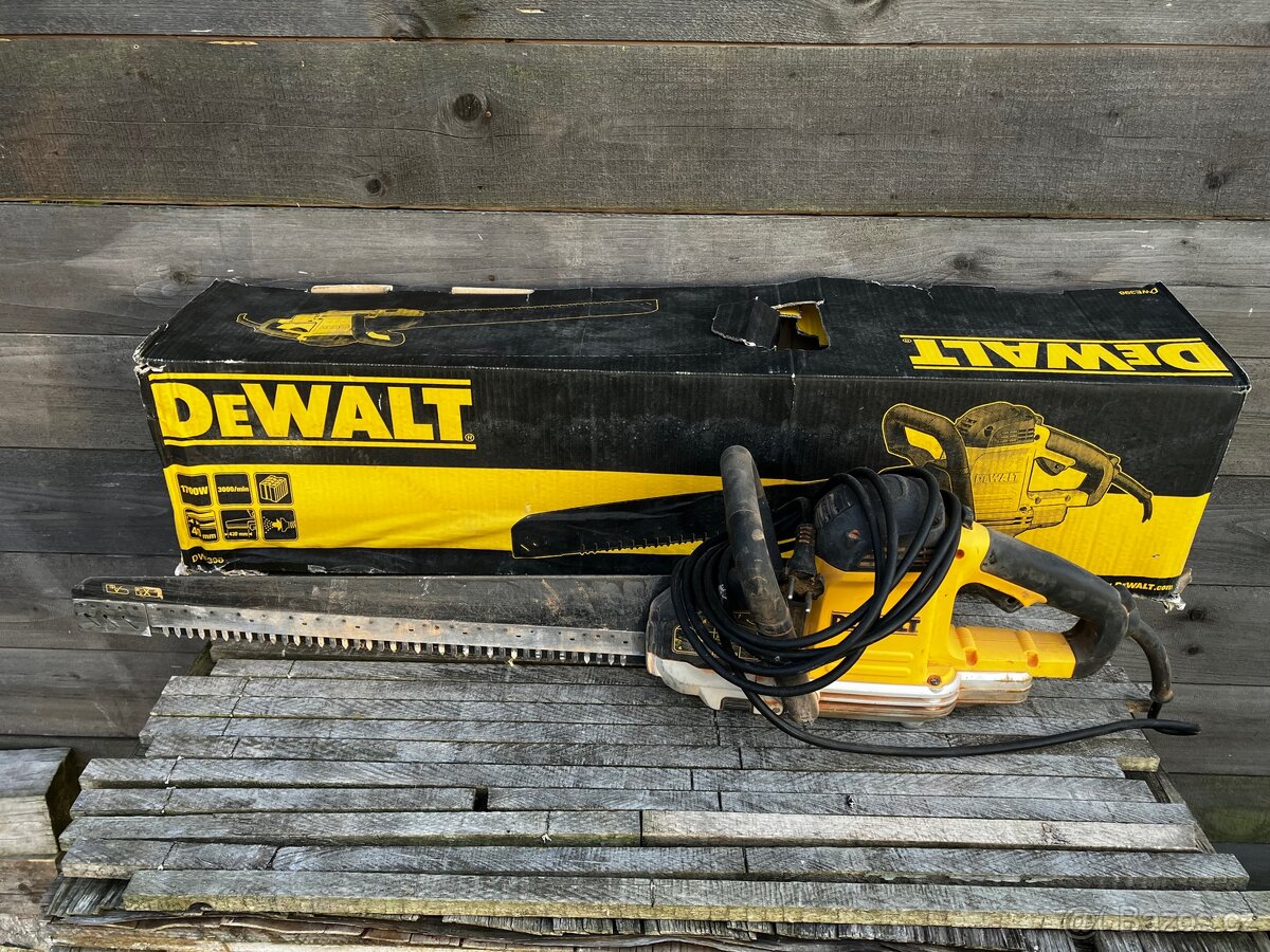 DeWalt Aligator pila na cihly