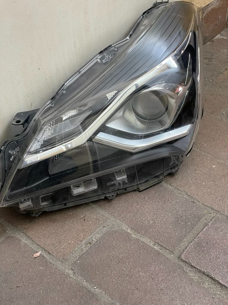 originál predné ľavé LED svetlo - toyota Yaris Y20