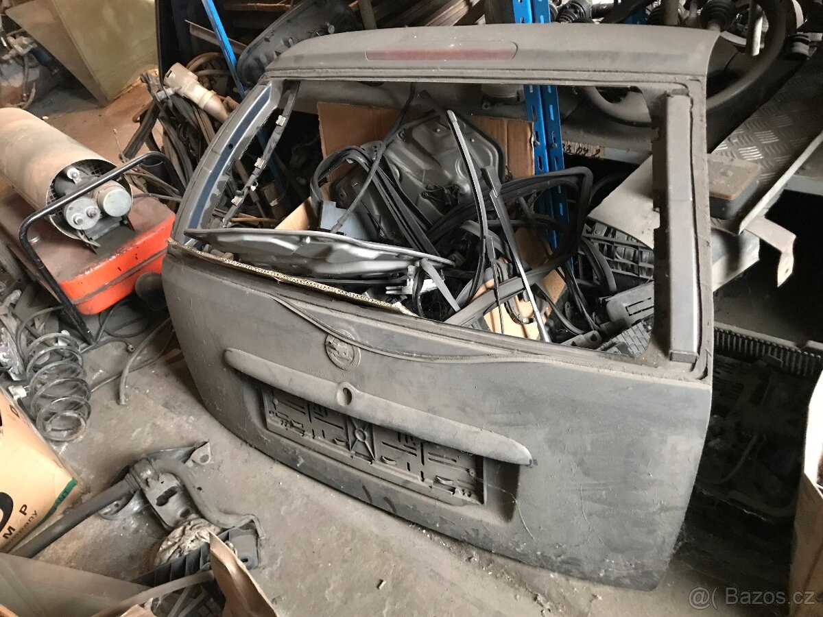 Škoda Octavia 1 Combi - kufrové dveře