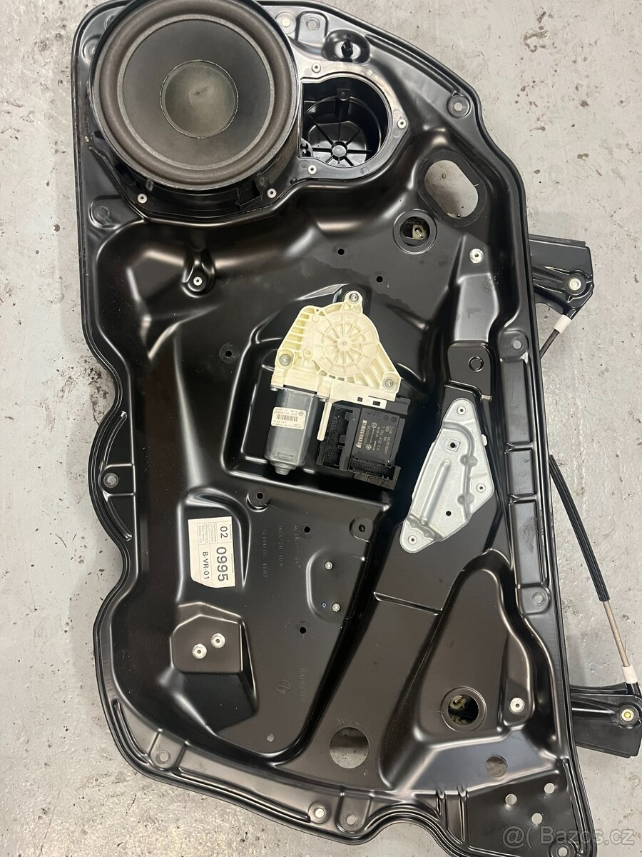 Komplet PP výplň dveří Passat B6 (repro, stahovačka,..)