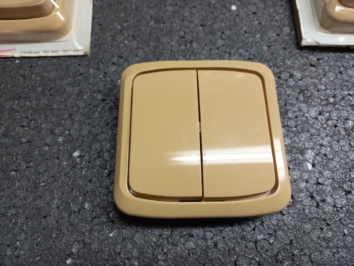 Prodám kryty dvojvypínače ABB tango