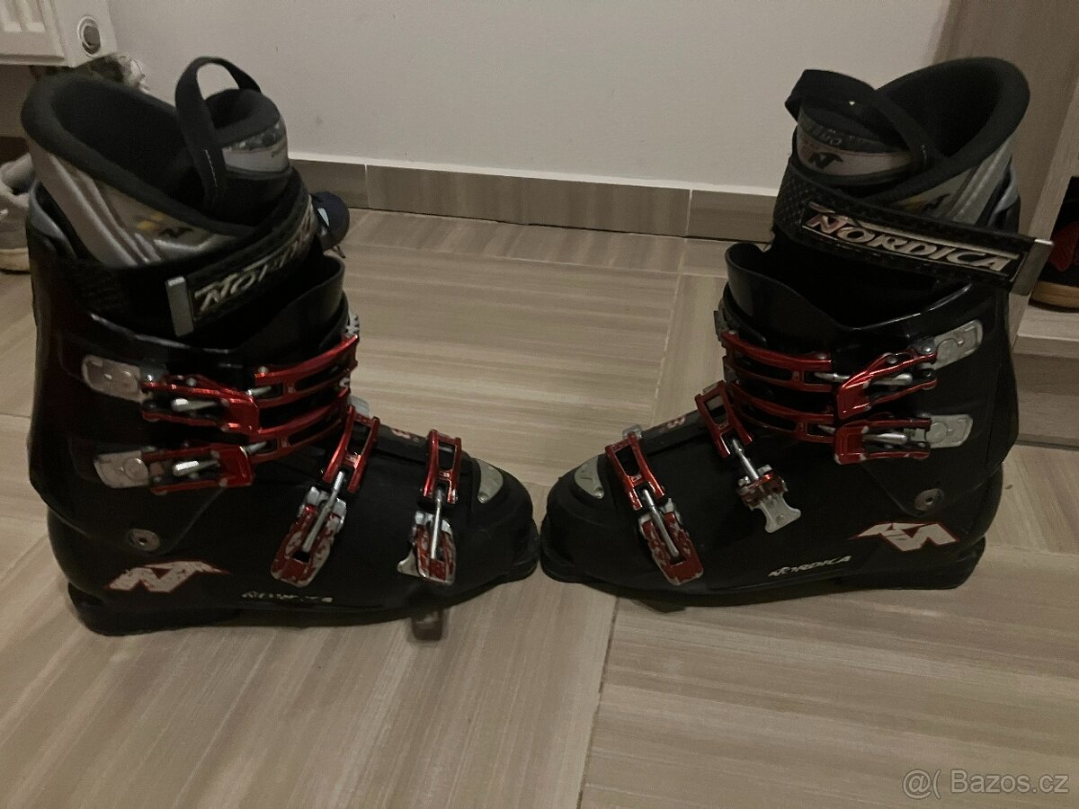 Lyžáky 44 Nordica