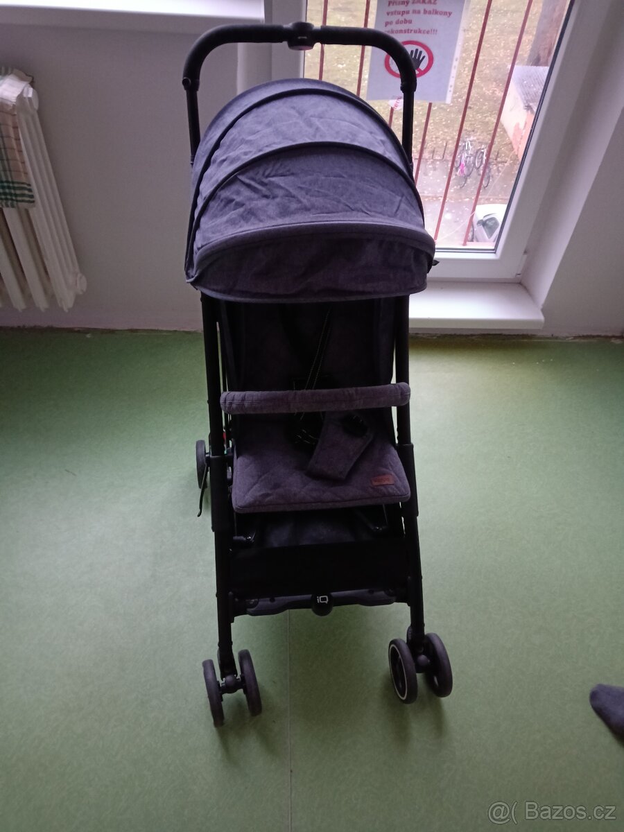 Prodam kočárek pro dítě 1-2 let