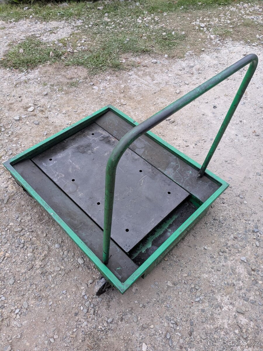 Vozík na mytí auto motorů