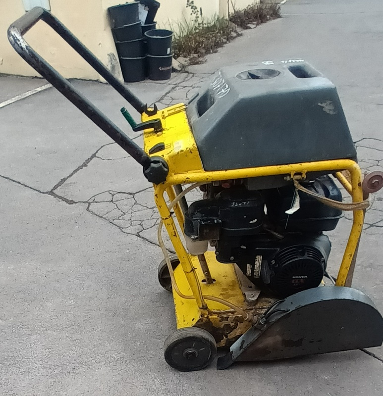 Řezačka asfaltu a betonu Wacker