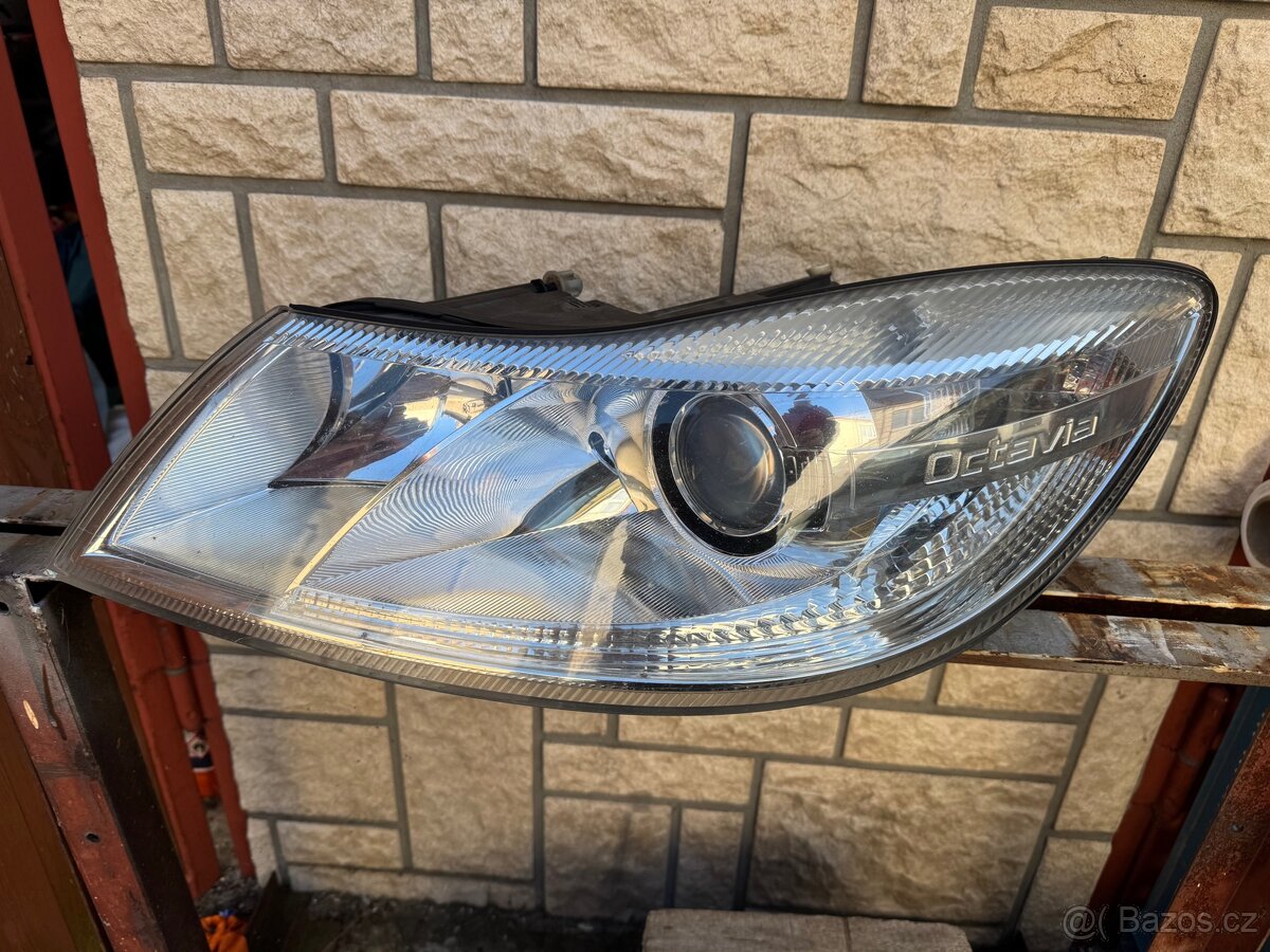 Levý Pravý xenon Octavia 2 facelift