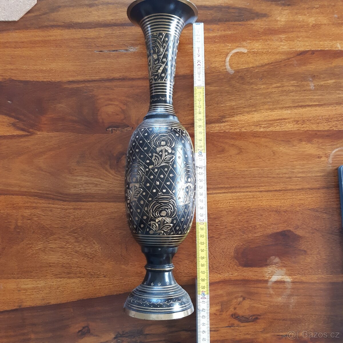 Mosazná váza černá