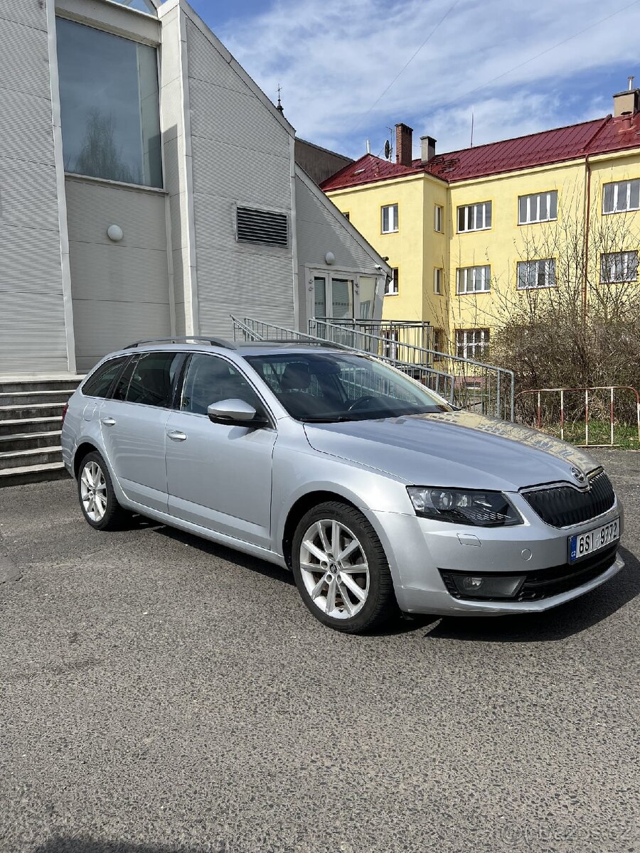 Škoda Octavia 3 Combi,servisní kniha.