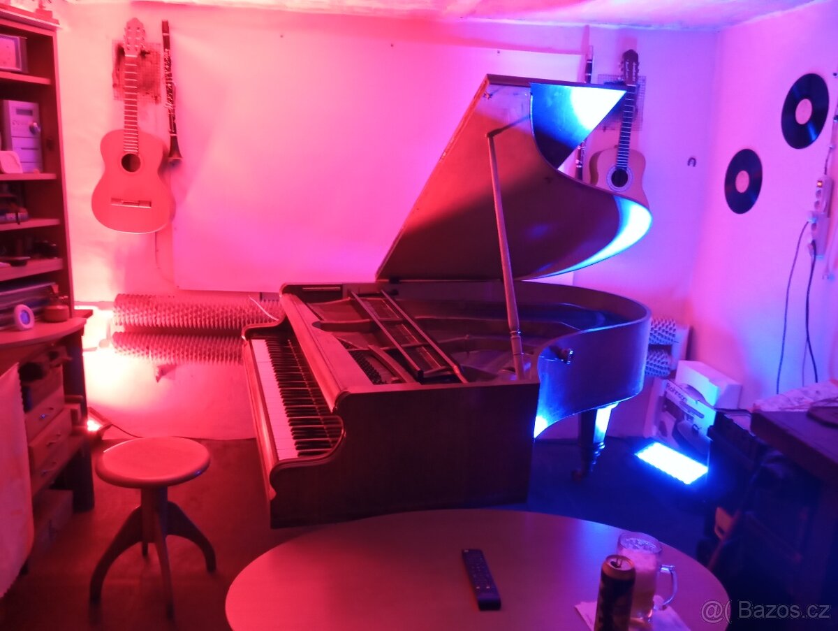 PRODÁM KLAVÍRNÍ KŘÍDLO