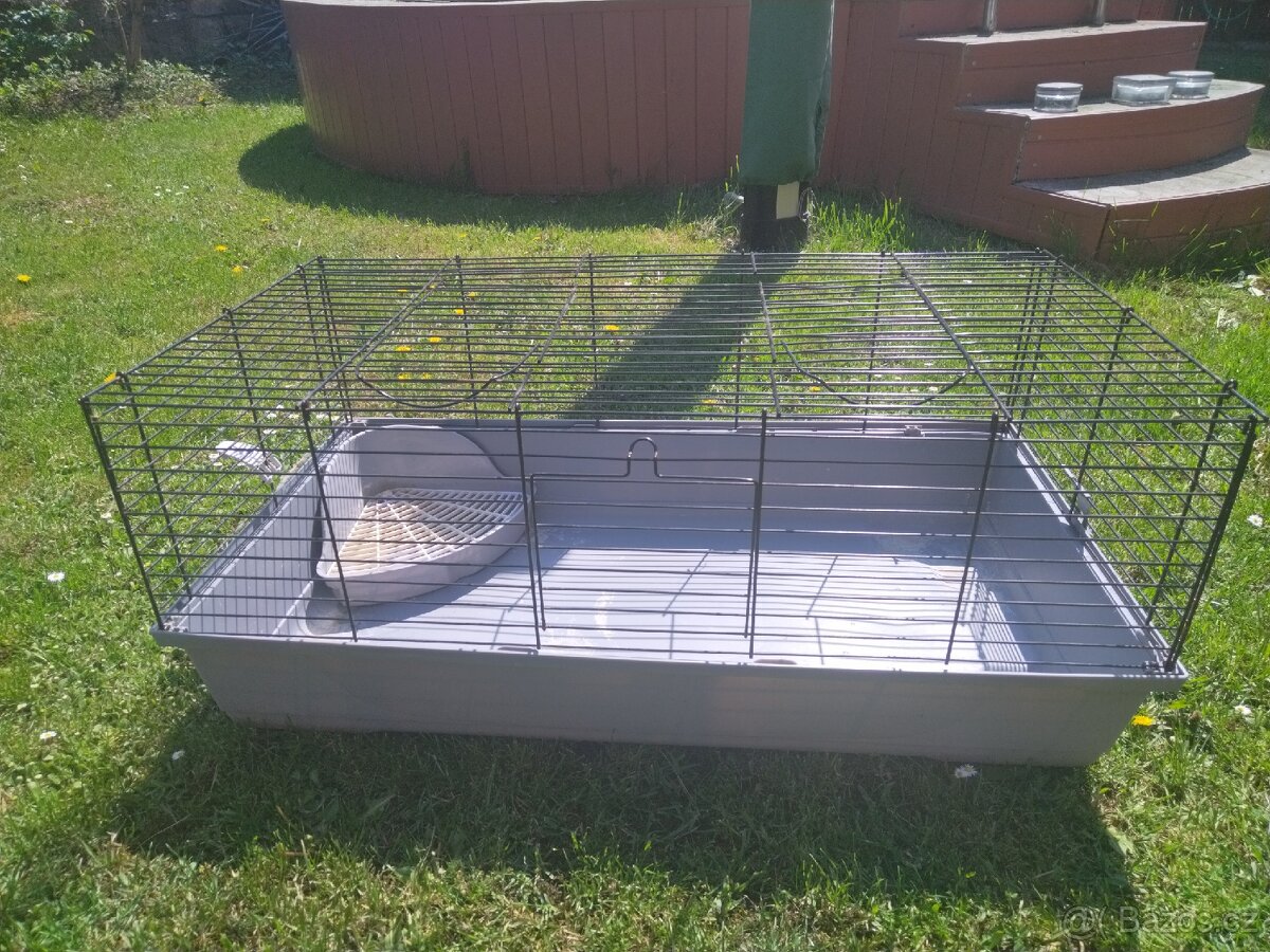 Klec plastová s WC s roštem
