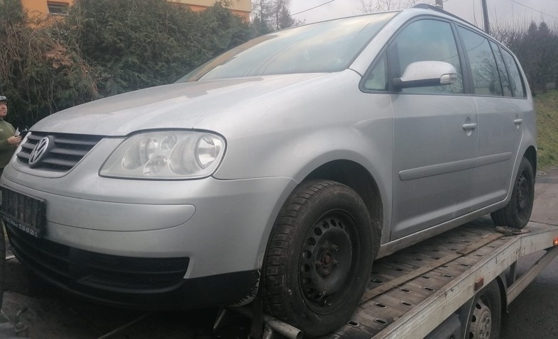 ND z VW Touran 1896.cm3 77.kw nafta r.v.2006 (K25)
