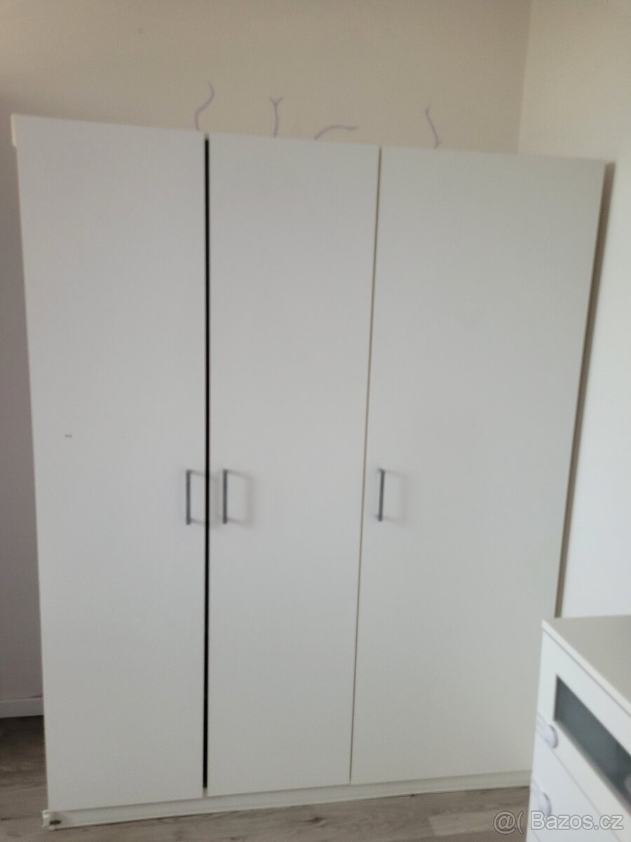Bila satni skrin IKEA