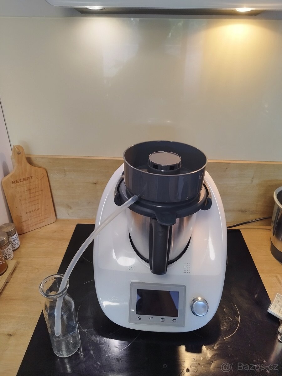📍 Prodám Thermomix TM5 – plně funkční, bohaté příslušenství