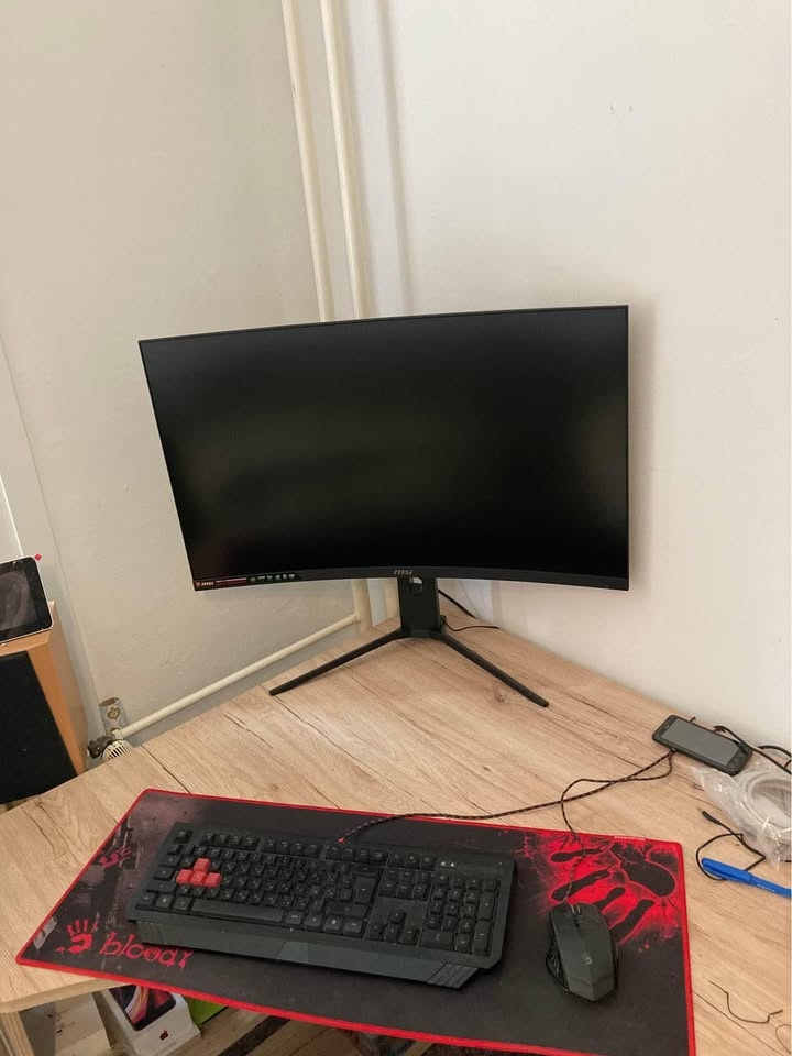 MSI Gaming Optix MAG321CURV - LED monitor 31,5" 4K vhodný p
