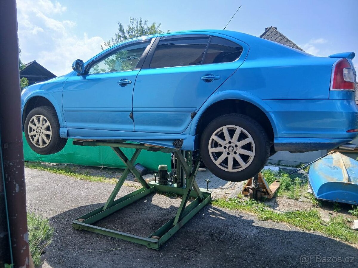 Nůžkový zvedák do1,5t uzvedne i 2 t