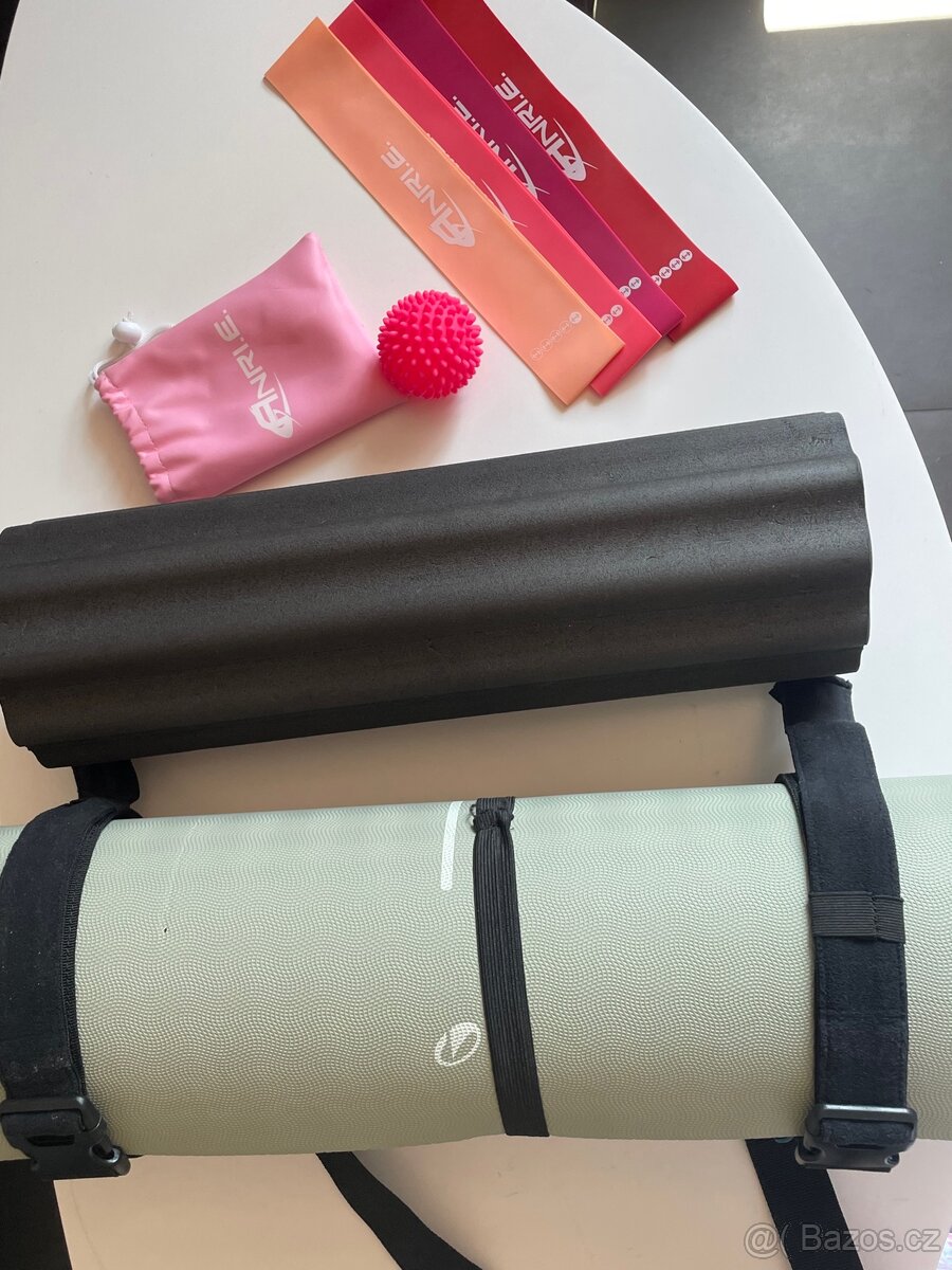 Podložka na jógu/pilates, fasciální válec, fitness gumy