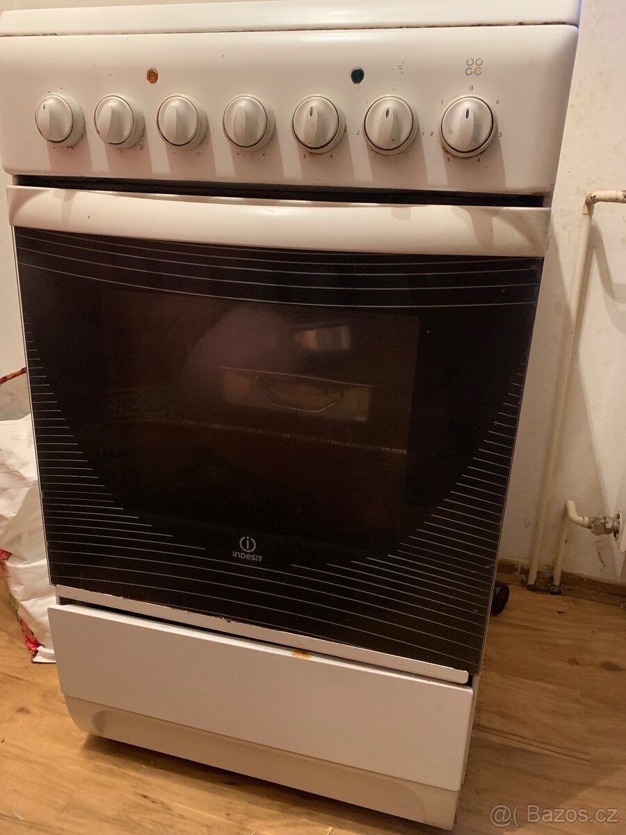 Elektrická sklokeramická horkovzdušná trouba