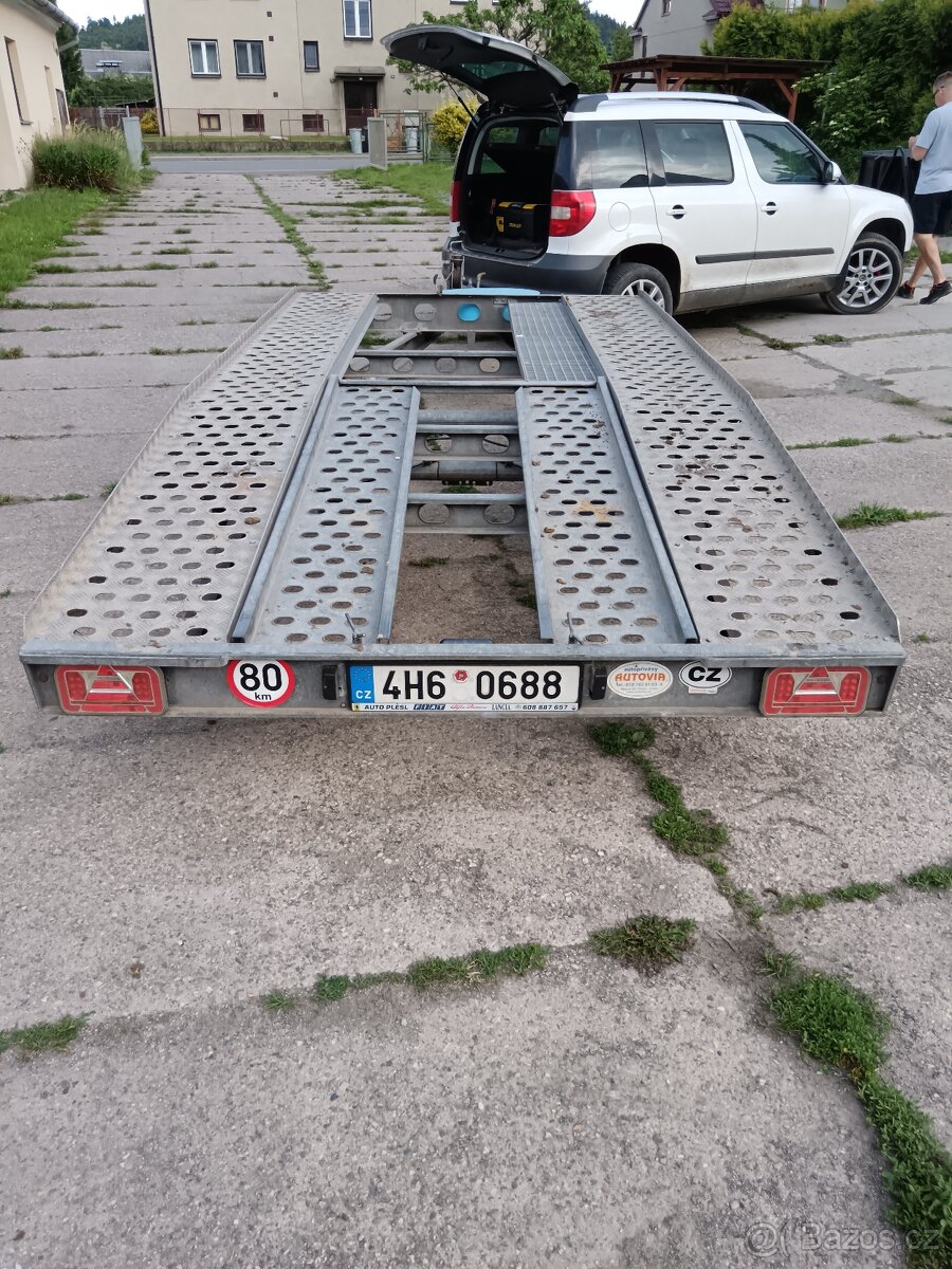 Vozík na auta