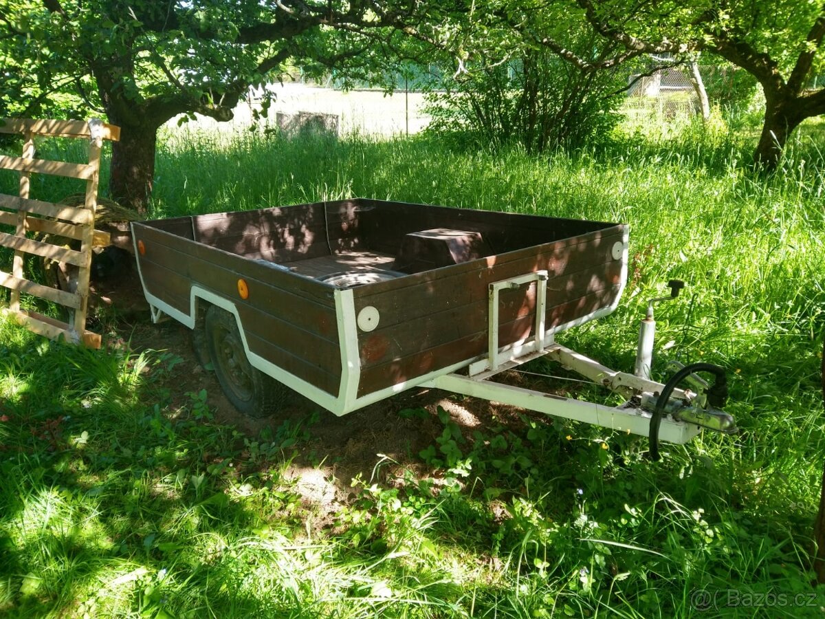 Přívěsný vozík