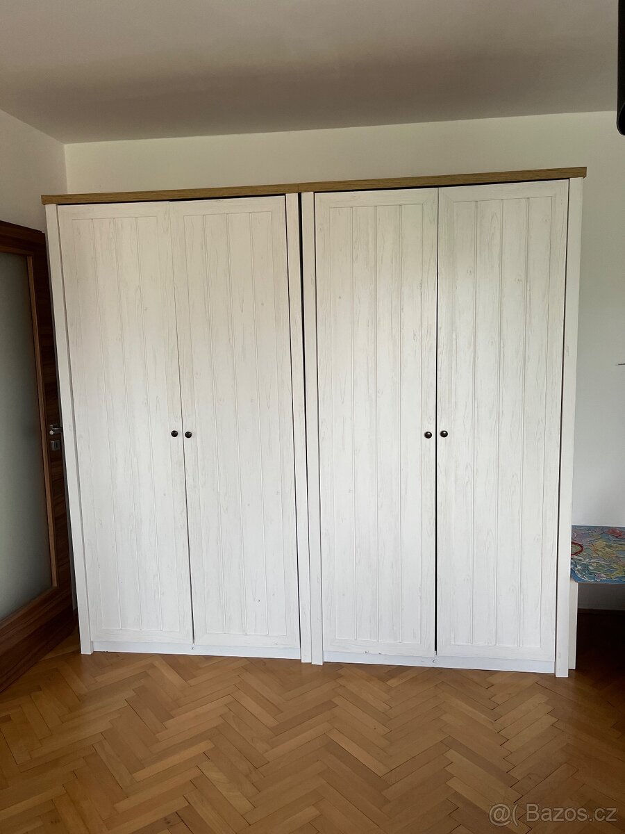 Prostorná skříň