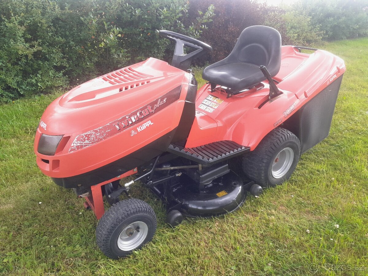 ZAHRADNÍ TRAKTOR 20 HP DVOUVÁLEC