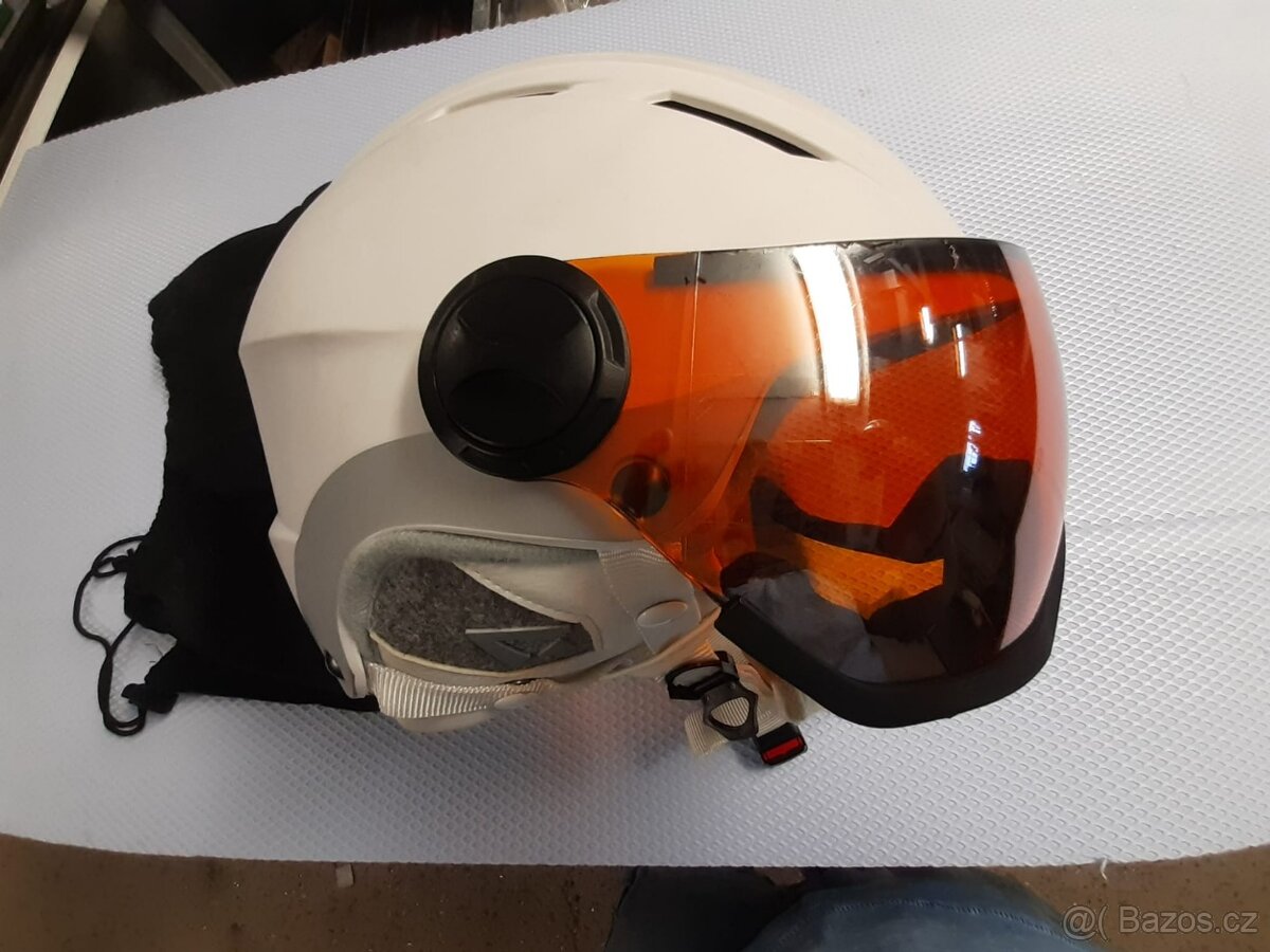 lyžařská helma TECNOPRO
