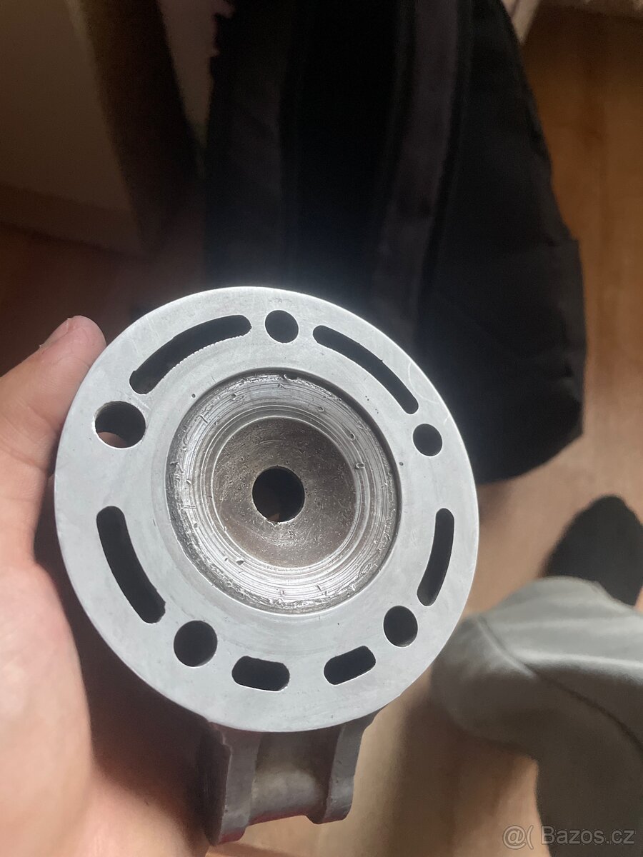 Prodám hlavu na yz 125 1997