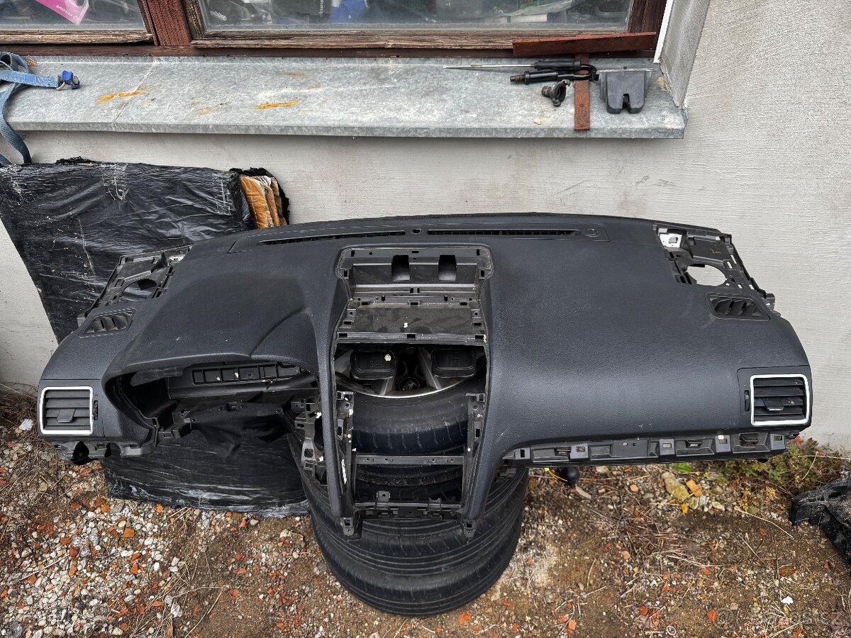 Palubní deska s airbagem Subaru Forester SH (2008–2013)