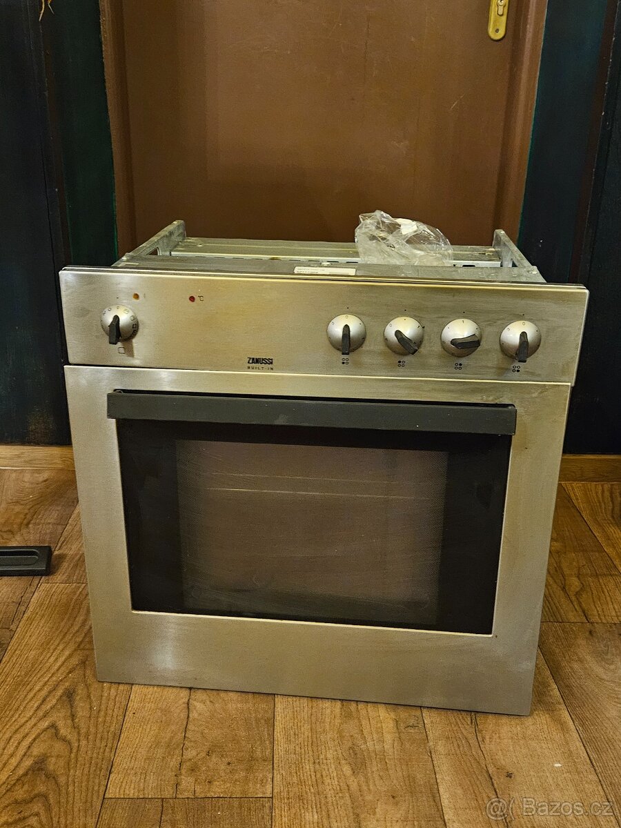 Vestavěná trouba Zanussi