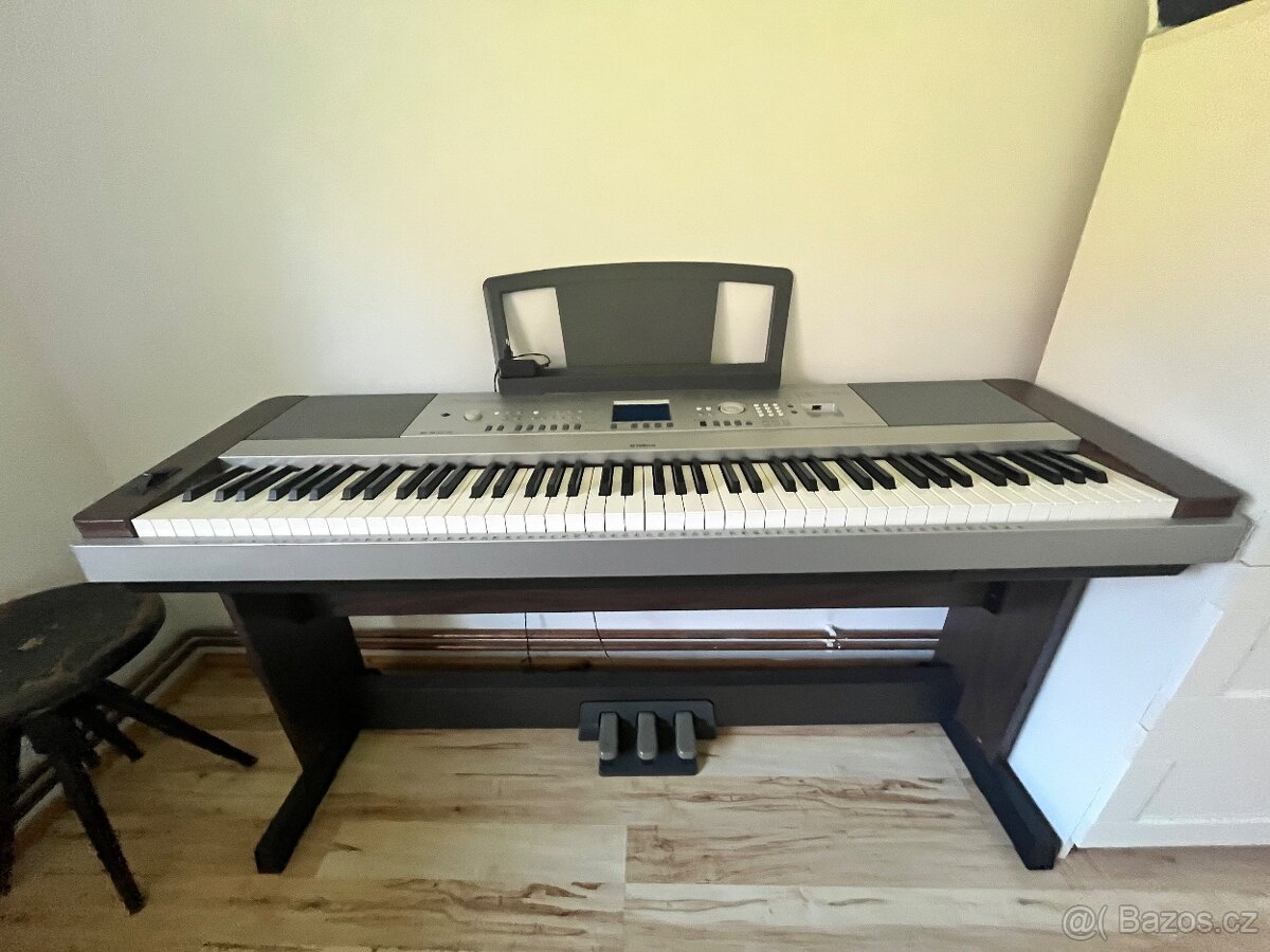 Yamaha DGX-640 digitální piano