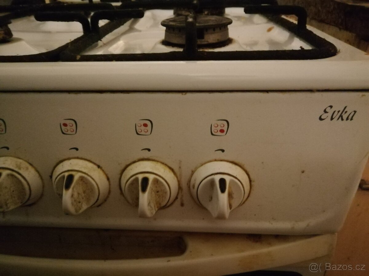 Plynový sporák +trouba