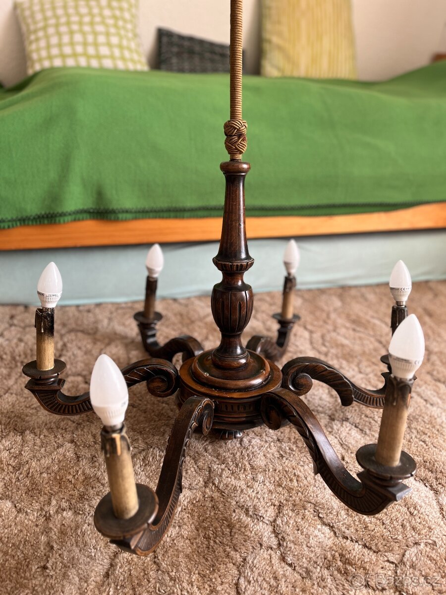 Lustr 100 let starý