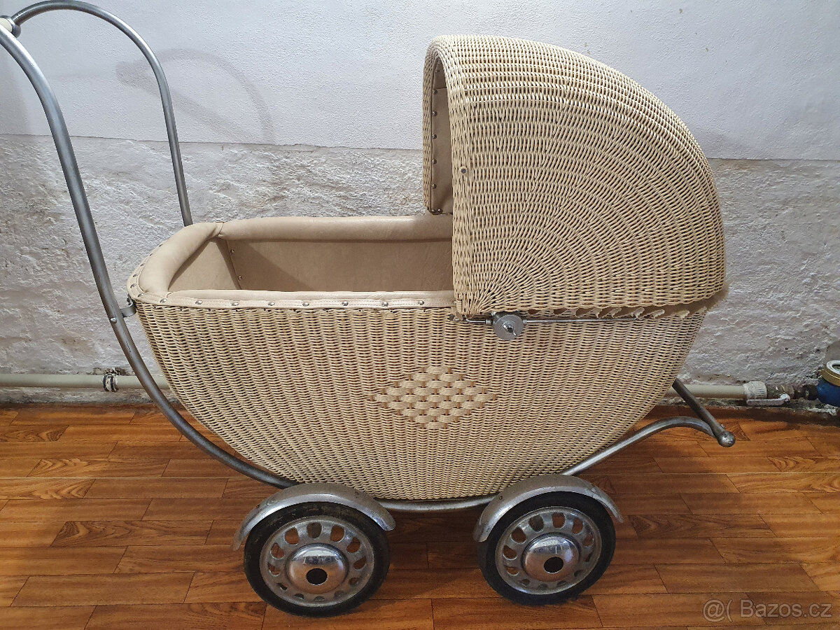 Starožitný kočárek košatina, Liberta