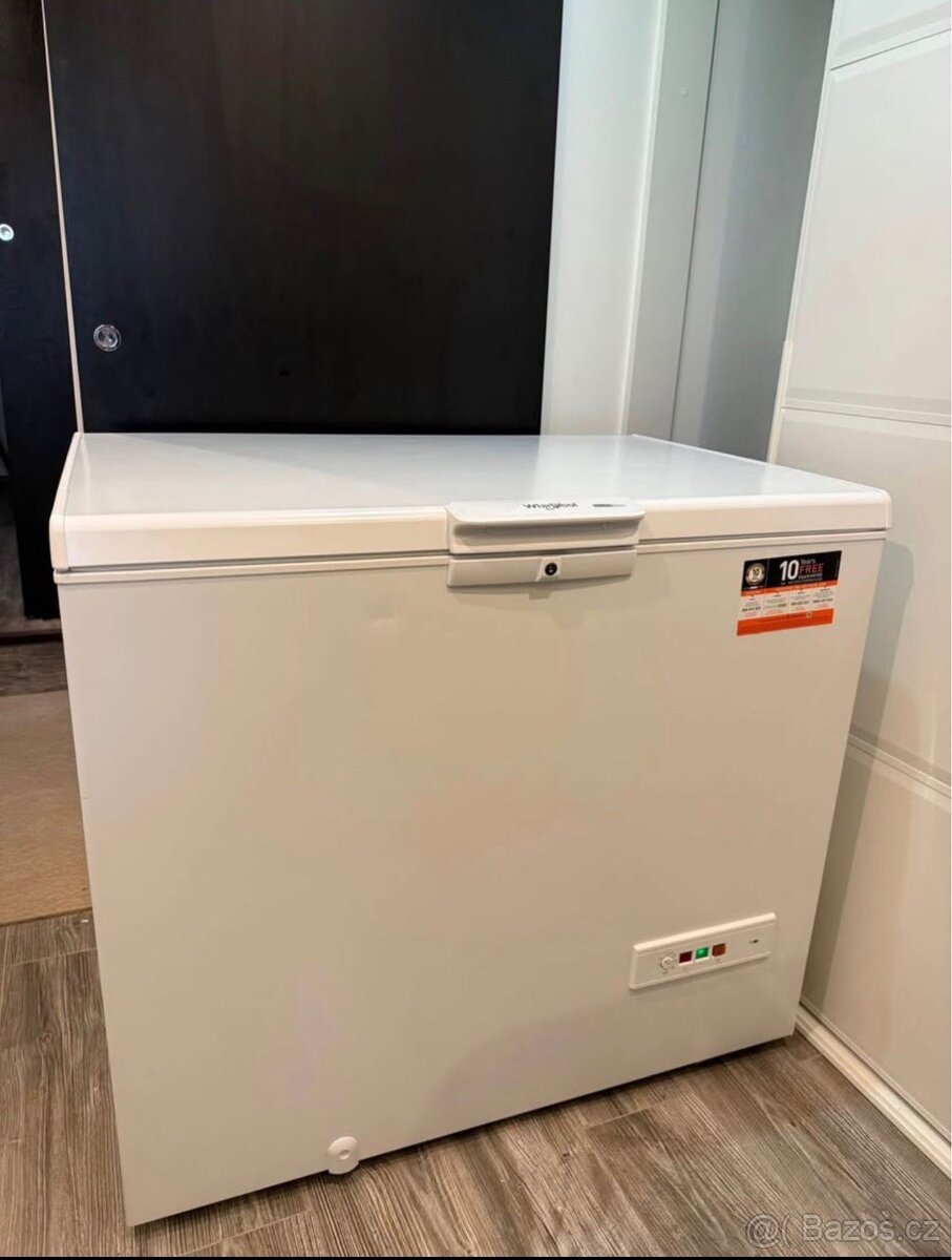 Truhlicový mrazák Whirlpool 255 l – jako nový, v záruce
