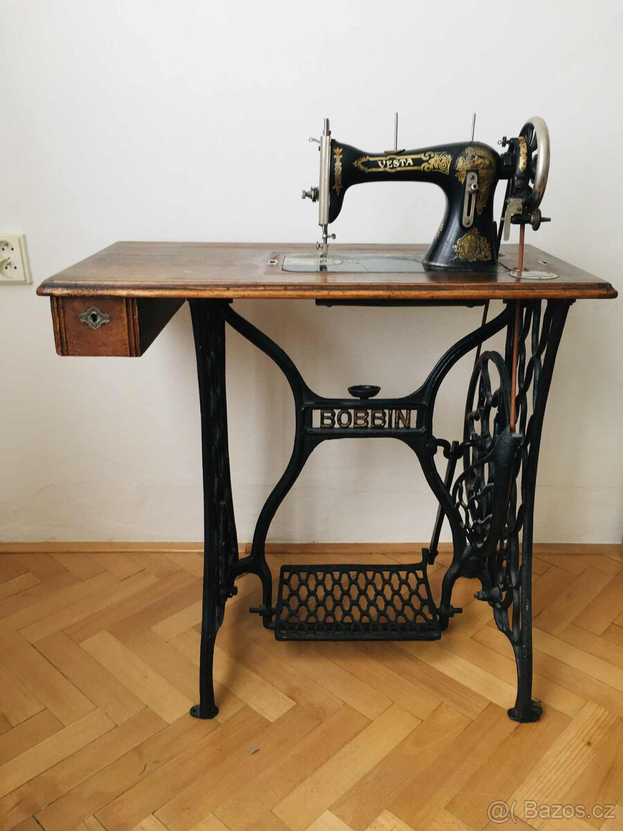 Šlapací šicí stroj BOBBIN