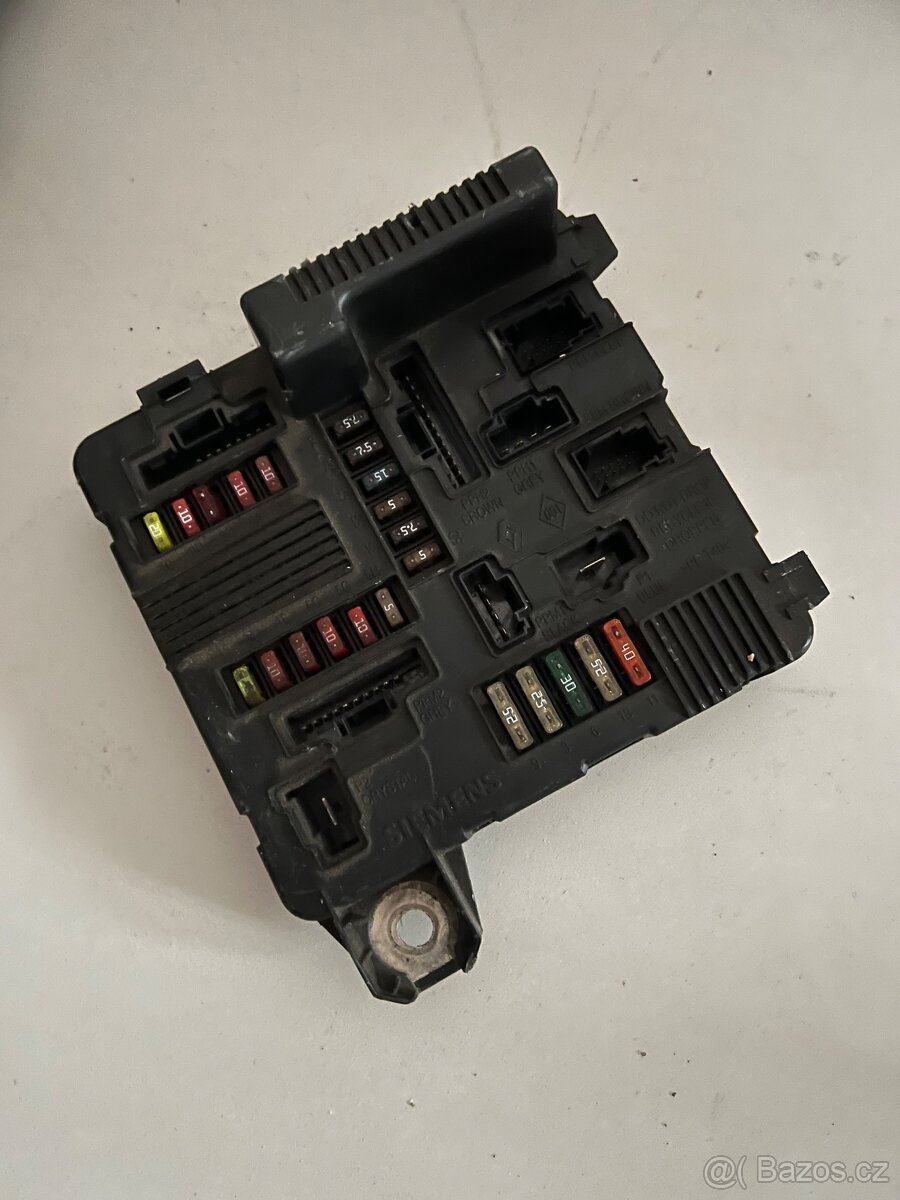 Renault megane a scenic II pojistková skřín