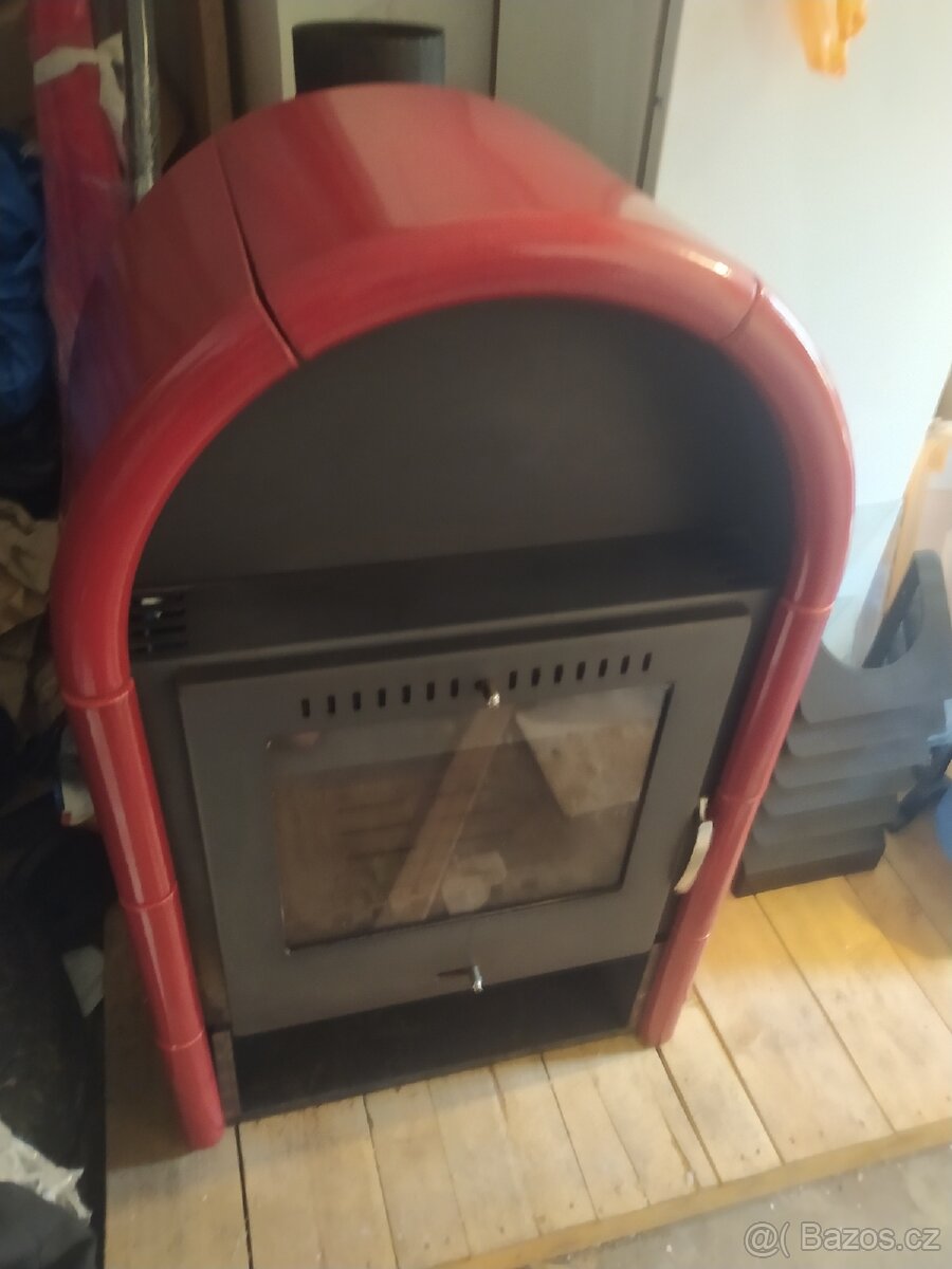 KACHLOVÁ KRBOVÁ ČERVENÁ KAMNA 7 KW + PŘÍSLUŠENSTVÍ