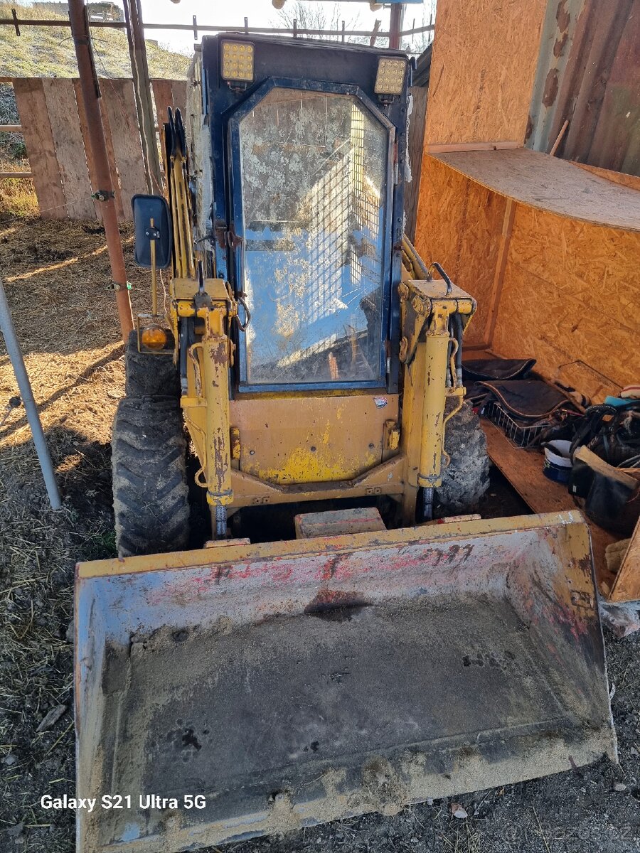 Smykový nakladač 2.1t