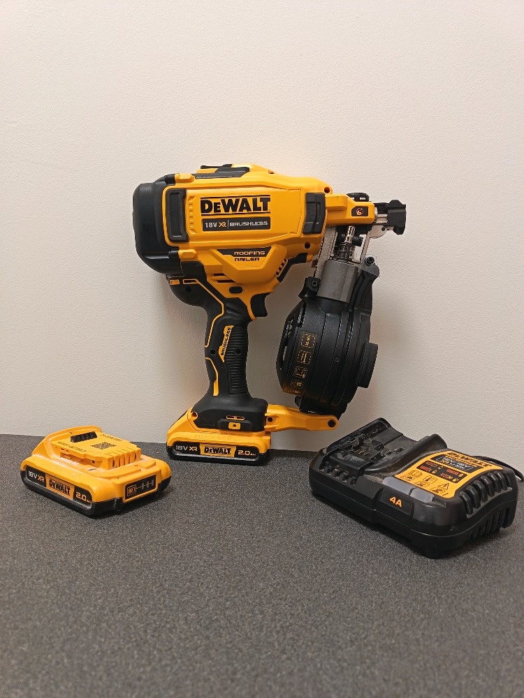 Střešní hřebíkovací pistole Dewalt DCN45RN