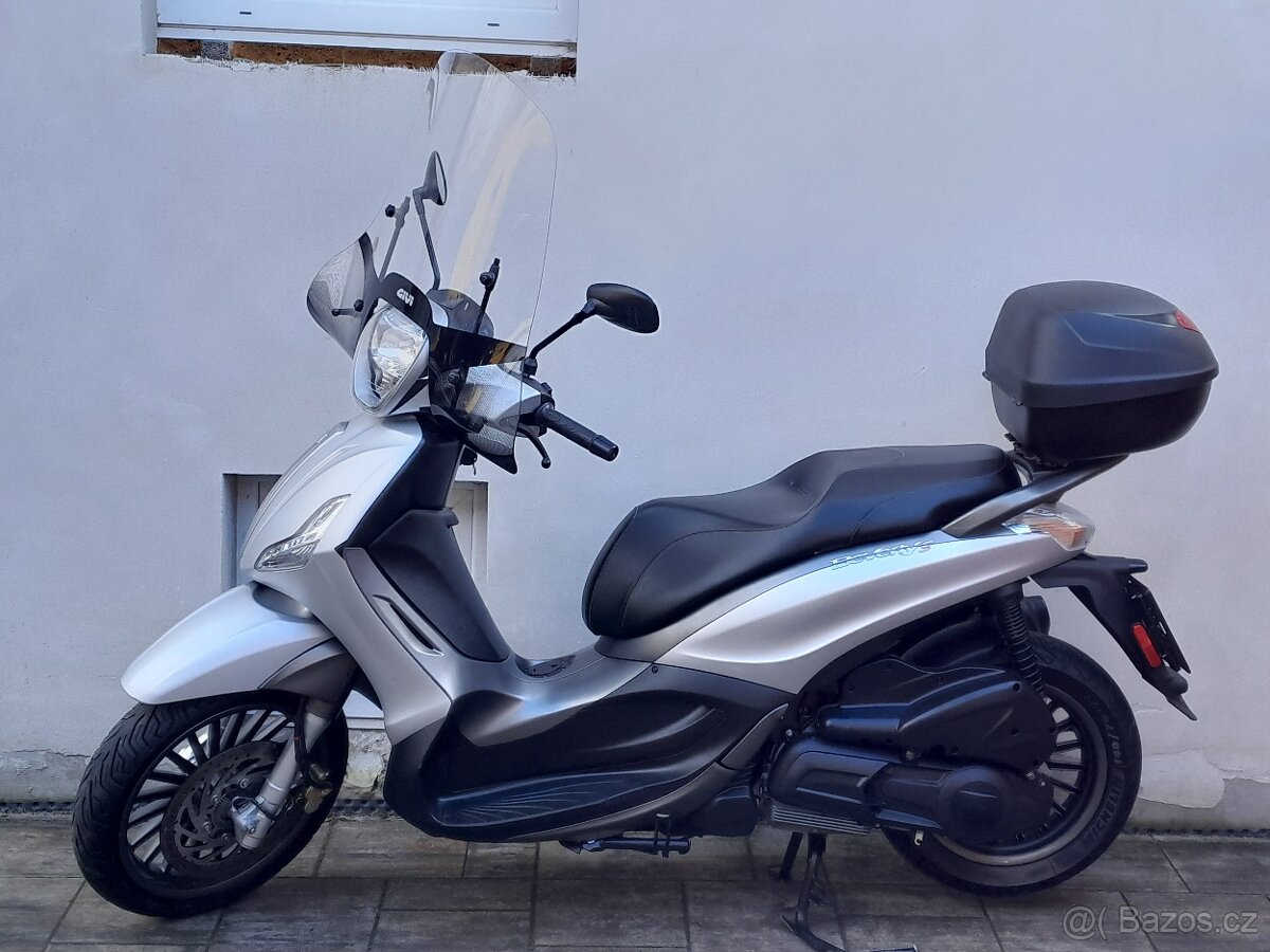 Piaggio Beverly 300 ABS, 2018, moc pěkný stav, ZIMNÍ CENA