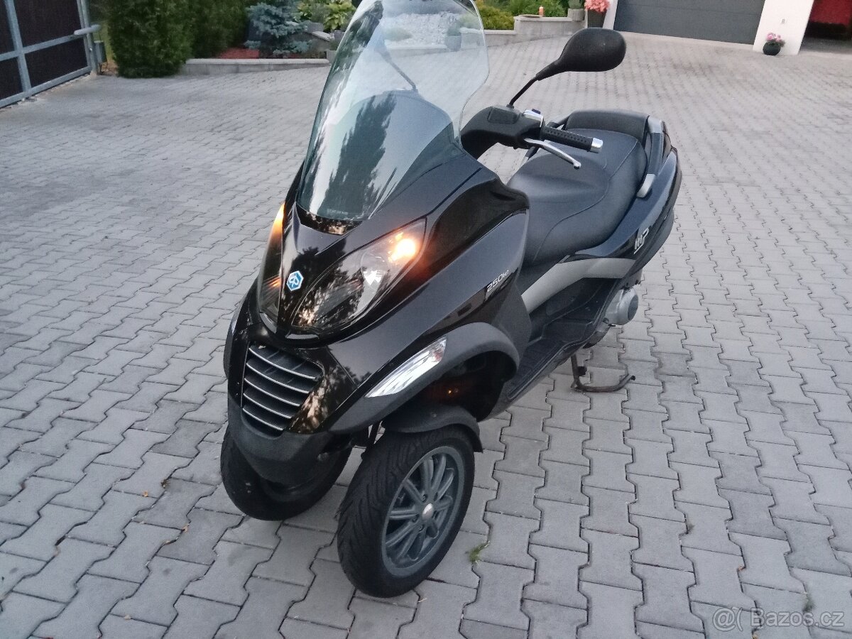 Piaggio MP3 250