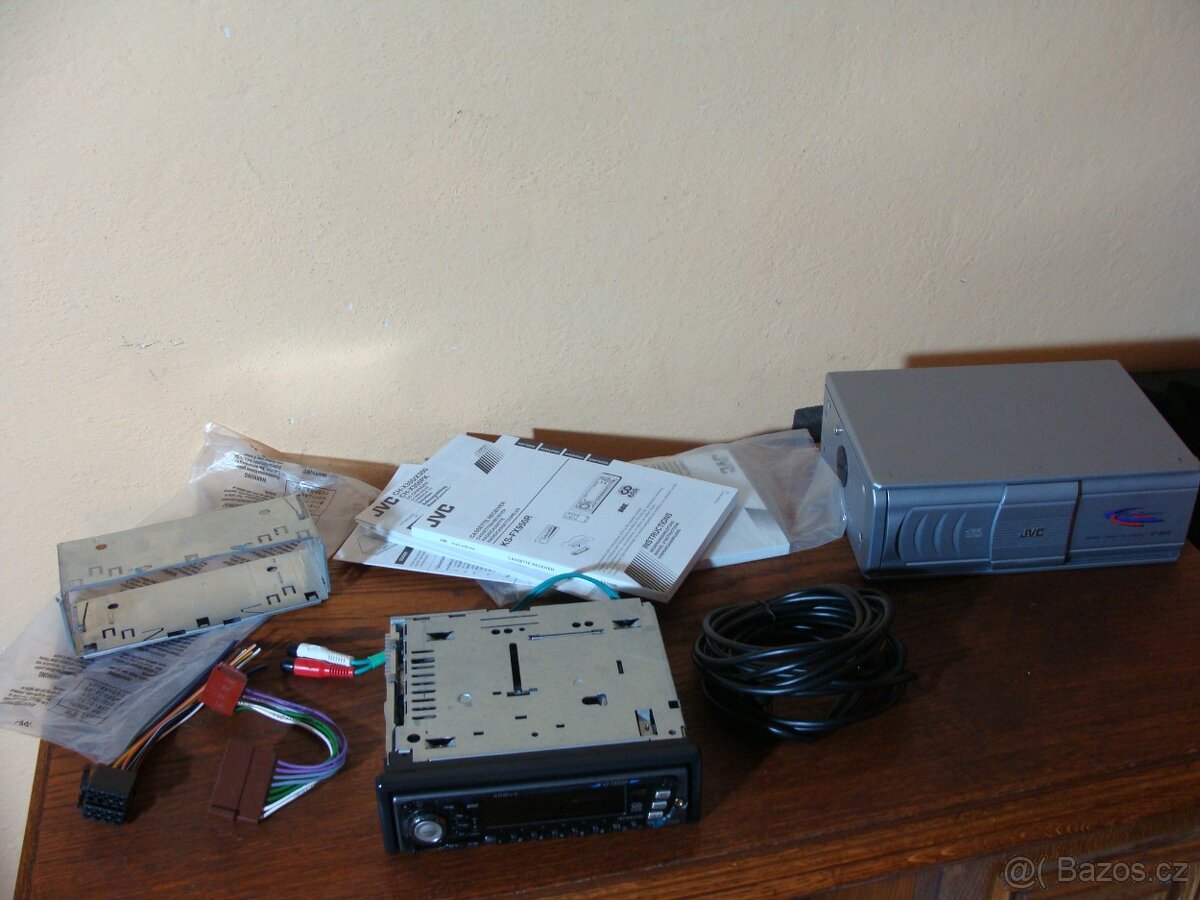 JVC Cassete Receiver KS-FX950R + měnič na 12 CD JVC CH-X3560