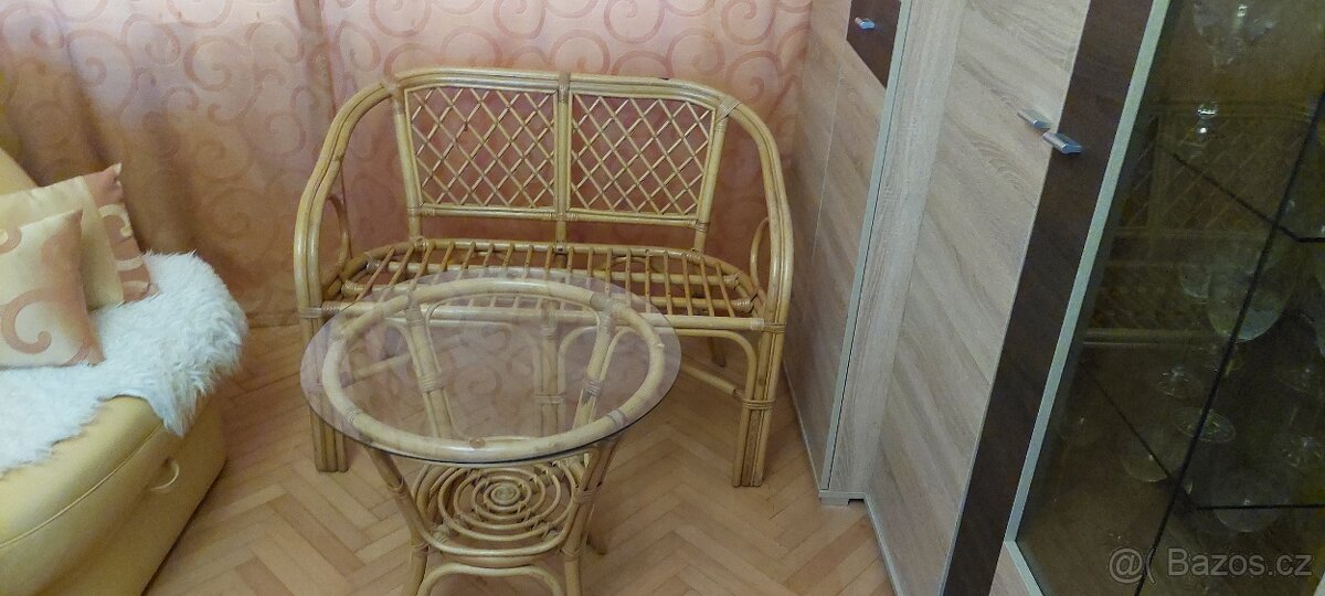 Ratanový nábytek - lavice, stolek komody
