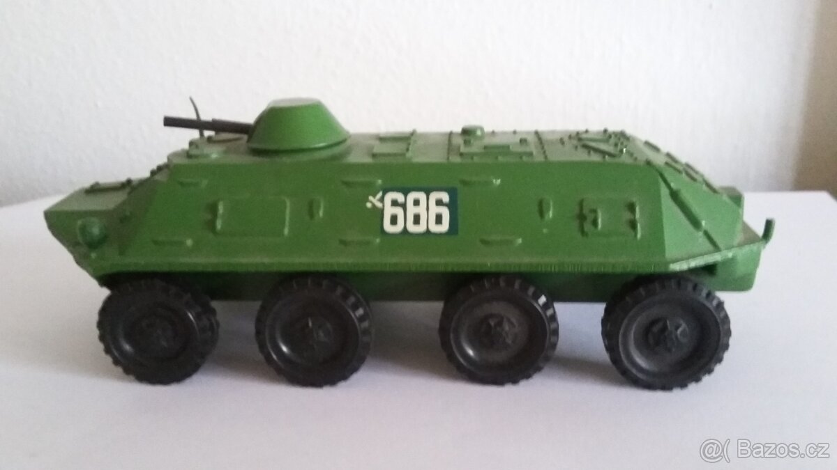 Starý kovový model SSSR bojový transportér větší